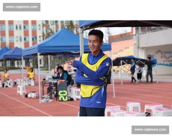 门神” 某色石布:用热爱架起两代足球桥